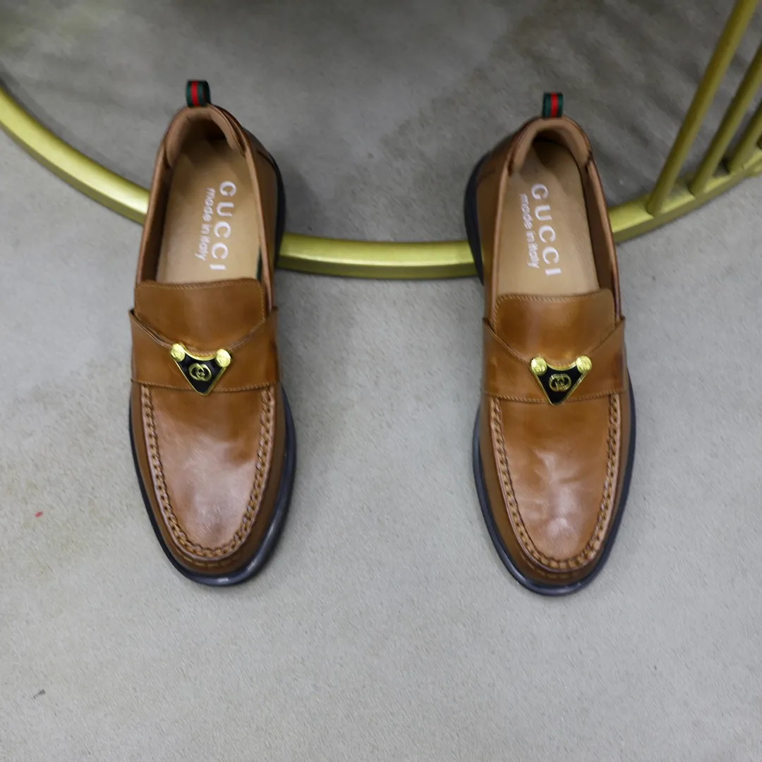 Men's shoes: 250🙅‍♂️🙅‍♂️🙅‍♂️Niuli Brand: GUCCI Size: 38-44 (45 can be customized) Level: Counter classic Material: Original soft cowhide upper Comfortable cowhide lining Original lightweight outsole Style category: Business casual footwear Driving leather shoes Color: Actual picture color